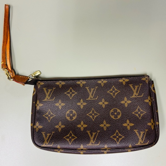 ‼️🥰Louis Vuitton Monogram Brown Wristlet - Picture 1 of 8